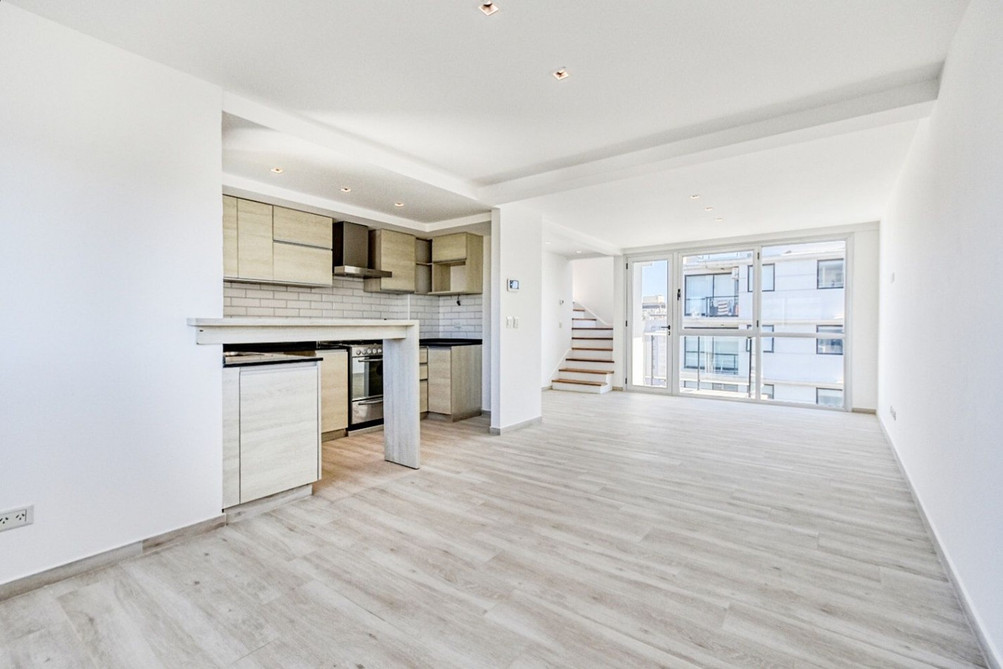 3 amb. a estrenar- a la calle - en Duplex- Plaza Mitre-