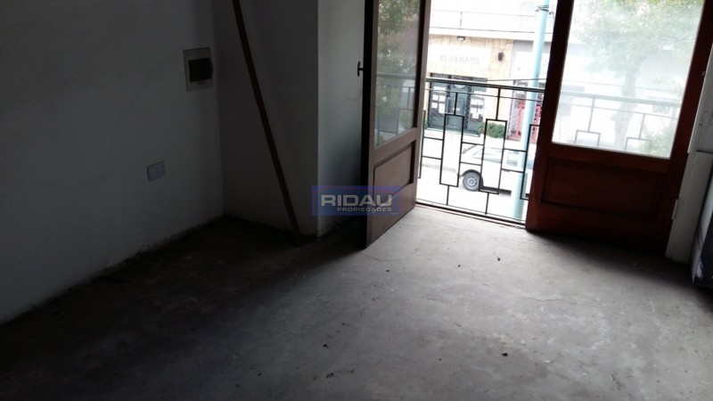 PH 3 amb a la calle con local/garage- 1° piso x escalera