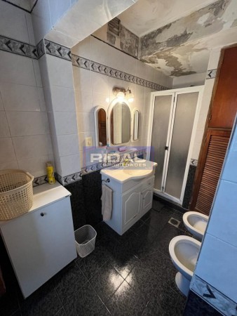 Chalet 4 amb. - 2 plantas- patio y terraza- terminal nueva- 
