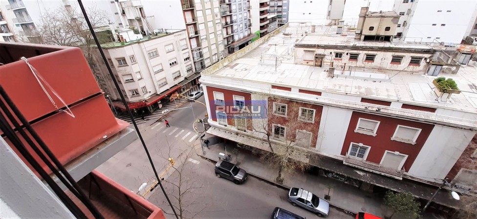 2 amb al Frente con balcon- Cochera - Baulera- centro MdP