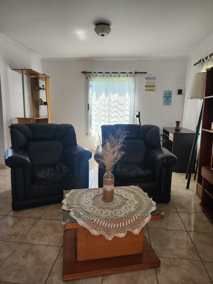 Alq. 12 meses- chalet 3 amb.- Acantilados 