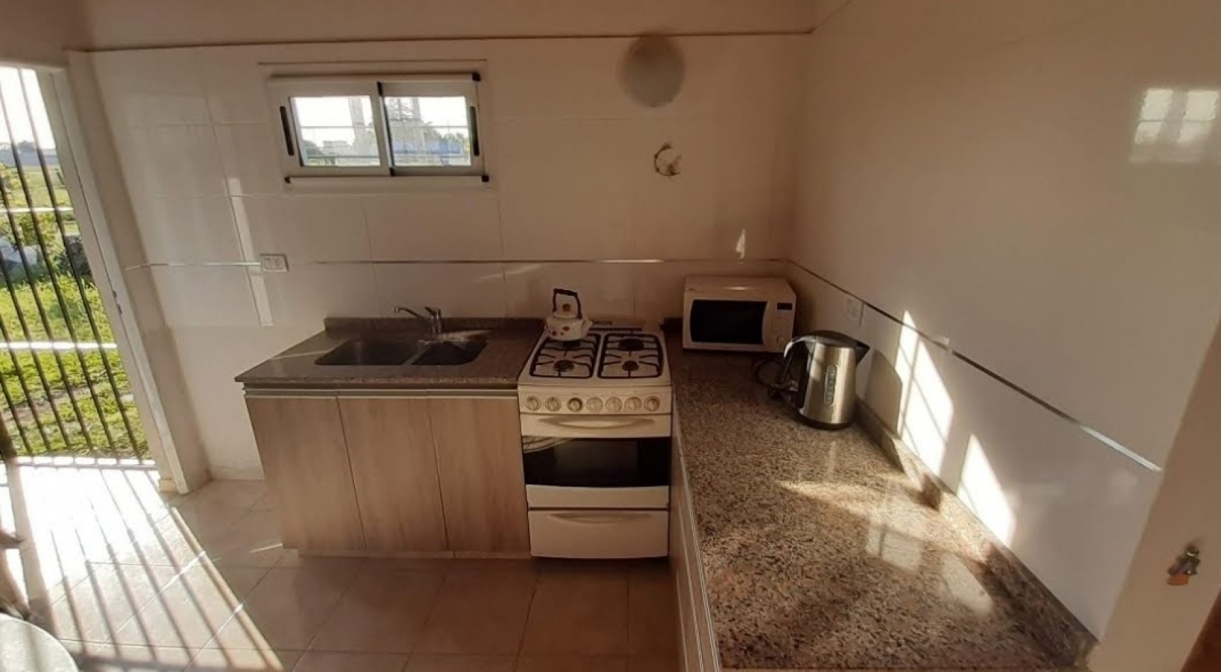 Alq. 12 meses- chalet 3 amb.- Acantilados 