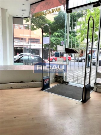 LOCAL - 2 plantas - Patio - Centro